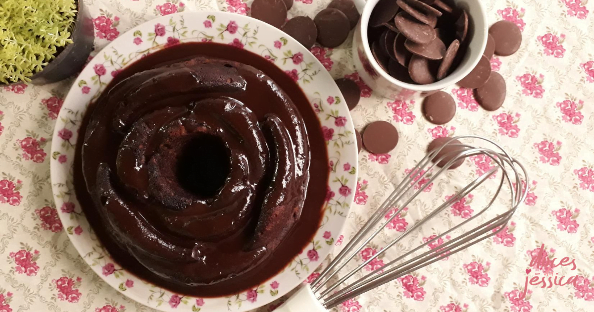 Bolo delicado em chantininho  Diy bolo de aniversário, Bolo de